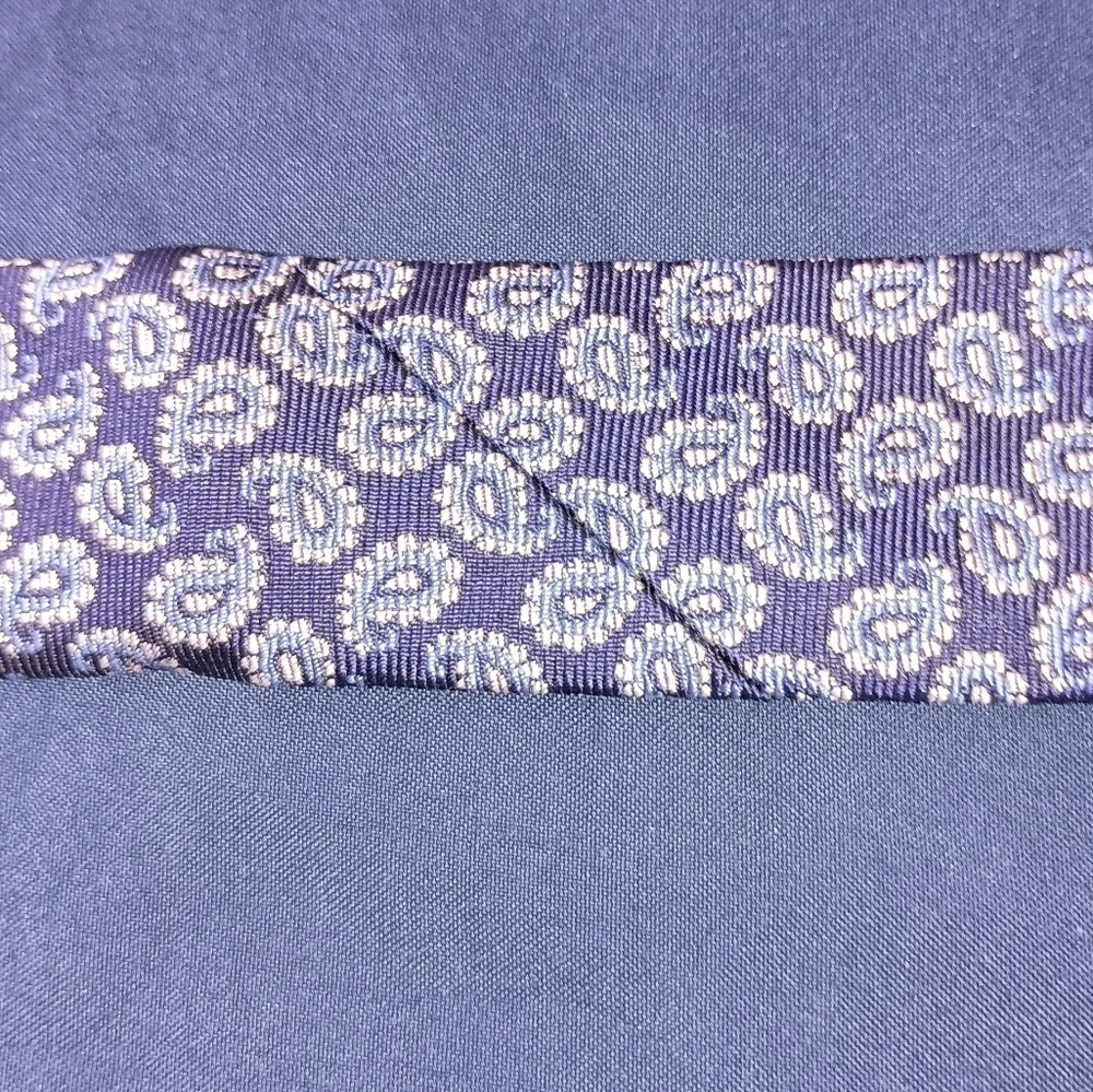 Mens Brooks Brothers 100% Silk Blue White Paisley Twill Necktie Made in USA